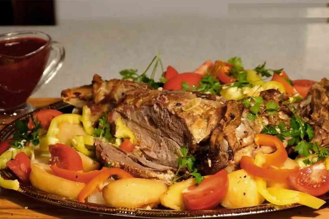 Соковита яловичина в рукаві з картоплею: прості рецепти