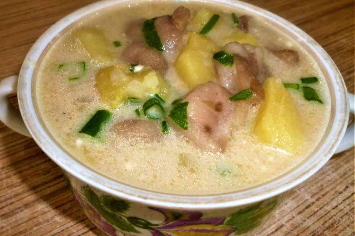 Суп з лисичками: рецепти з куркою, вершками, яловичиною, по-фінськи