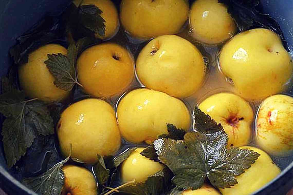 Рецепт сечених яблук з капустою