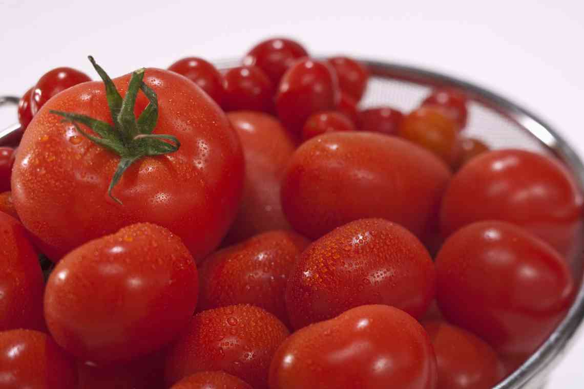 Чому всередині помідори білі всередині. Чому у плодів томатів утворюються білі прожилки всередині